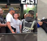 Video: el momento en el que un ex boxeador noquea a un hombre en la puerta de un segu