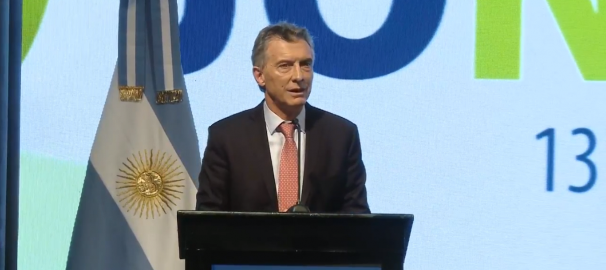 En un mensaje al campo, Macri prometió que las retenciones van a ser temporales e insistió en que es un impuesto malísimo