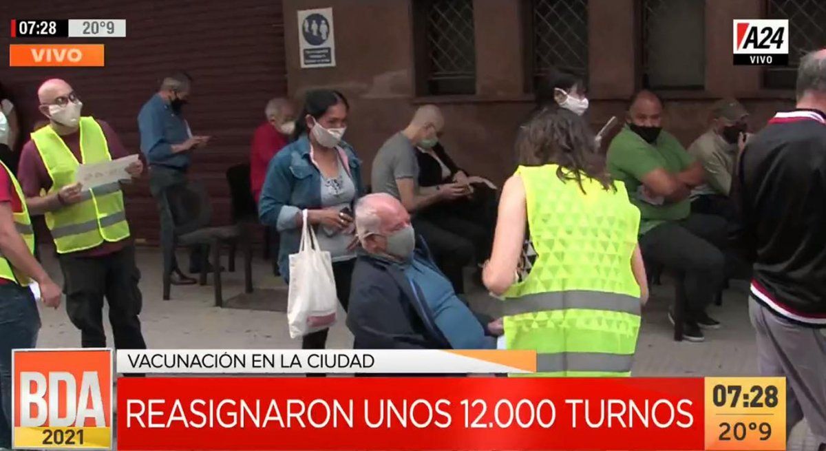 Las quejas y el caos de ayer llevaron a las autoridades a mejorar la atención para este miércoles (Foto: captura de TV).