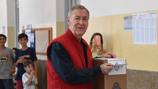 Juan Schiaretti destacó que elegir al Presidente es el mejor homenaje a los 40 años de democracia