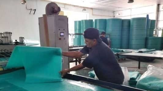 Industria: los trabajadores del plástico recibirán un bono de $100.000