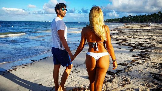 Lomazo de la mujer de Juan Darthés en las playas de Punta Cana