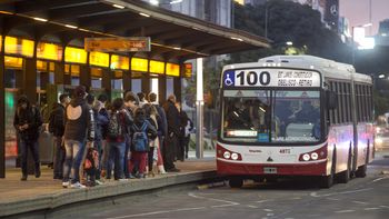 Paro de colectivos: la UTA y las empresas que buscan alcanzar un acuerdo para no frenar el servicio. (Foto: archivo)