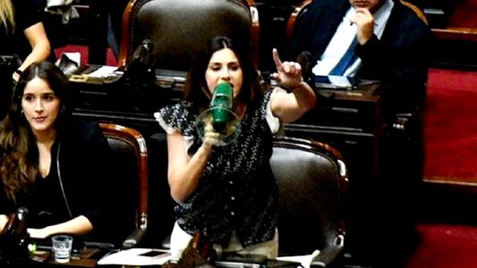 Escándalo en Diputados: Pagano enfrentó a Martín Menem con un megáfono y le gritó fascista