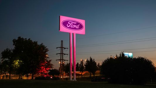 Ford Argentina se ilumina de Rosa