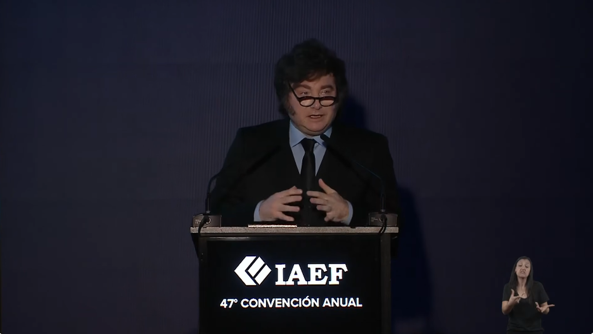 Milei habla en el Foro del IAEF: No voy a cambiar ni la política fiscal ni la política monetaria