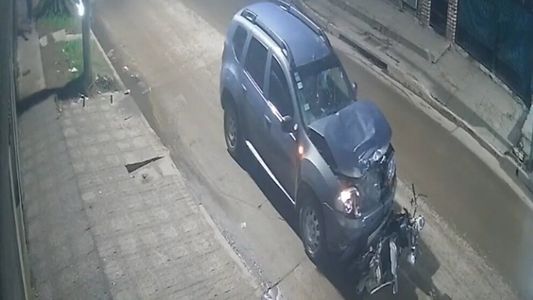 Impactante video: una mujer murió tras ser atropellada y arrastrada por un conductor borracho