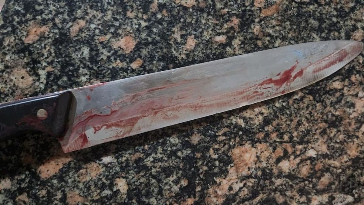 La dramática noche de una abuela de 87 años a la que cortaron para robarle. La dramática noche de una abuela de 87 años a la que cortaron para robarle.