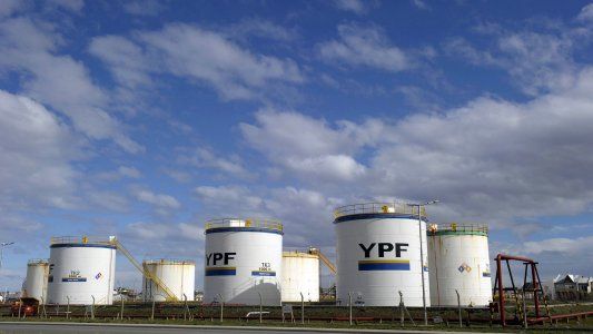 YPF desmiente planes para licenciar empleados