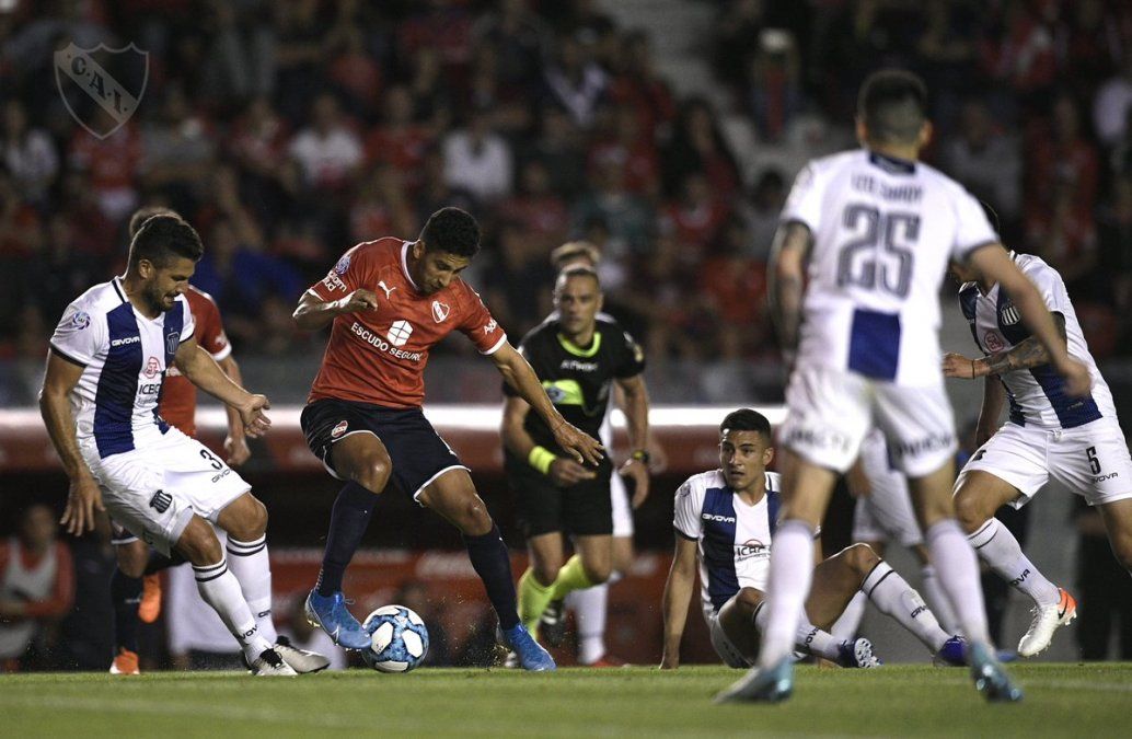 En un partido de locos, Independiente le ganó 3-2 a Talleres aunque volvió a irse silbado
