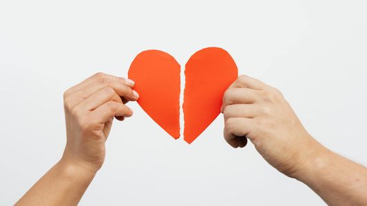 Infidelidad en la pareja: 7 señales que no fallan para descubrir un engaño