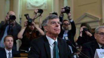 Conmoción en EE.UU por el testimonio de un diplomático que complica a Trump