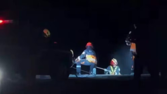 Encuentran un cuerpo atado y envuelto en una frazada a metros de una playa en Chubut