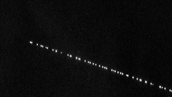 ¿Ovnis? Una hilera de luces en el cielo de Argentina generó revuelo en las redes