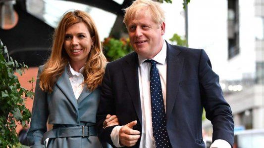 La pareja de Boris Johnson, embarazada y con síntomas de coronavirus