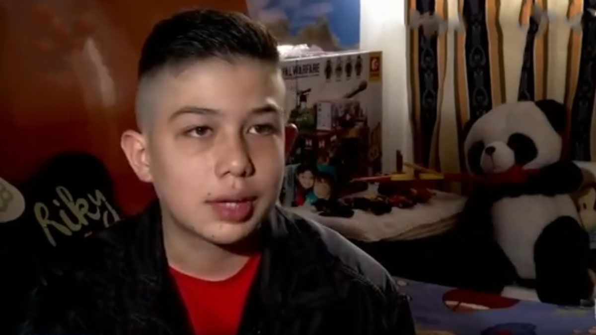 Joshua, el ni&ntilde;o de 14 a&ntilde;os que necesita ayuda para completar su rehabilitaci&oacute;n. (Foto: Captura de TV)