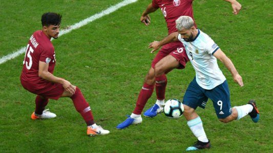 ¡No, Kun! Agüero tuvo el segundo, tras un hermoso pase de Messi, pero sigue sin poder convertir