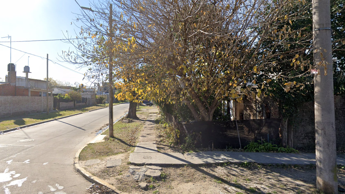 Encuentran asesinado a un hombre dentro de un auto en Ingeniero Budge. (Captura de Google)