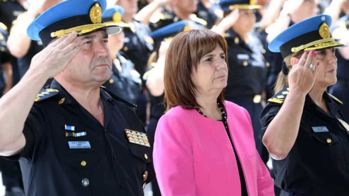 Patricia Bullrich pretende volver a instaurar el uso de las armas de fuego (Foto: El Extremo Sur).