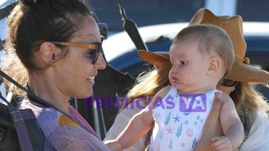 Pampita y su beba: las primeras vacaciones de Anita Moritán a puro mimo y sol en Punta del Este