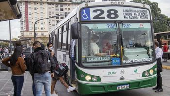 Mañana aumenta el boleto mínimo de colectivos y trenes en el AMBA: cuánto costarán