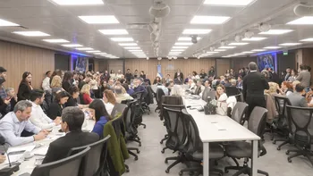 Endeudamiento familiar: el oficialismo propuso discutir los proyectos en septiembre y la oposición lo rechazó