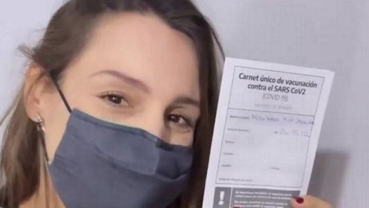 Pampita se vacunó contra el Covid, a días de dar a luz