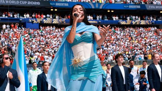 La Nena de Argentina en el MetLife: así fue la interpretación del himno de María Becerra antes de la final