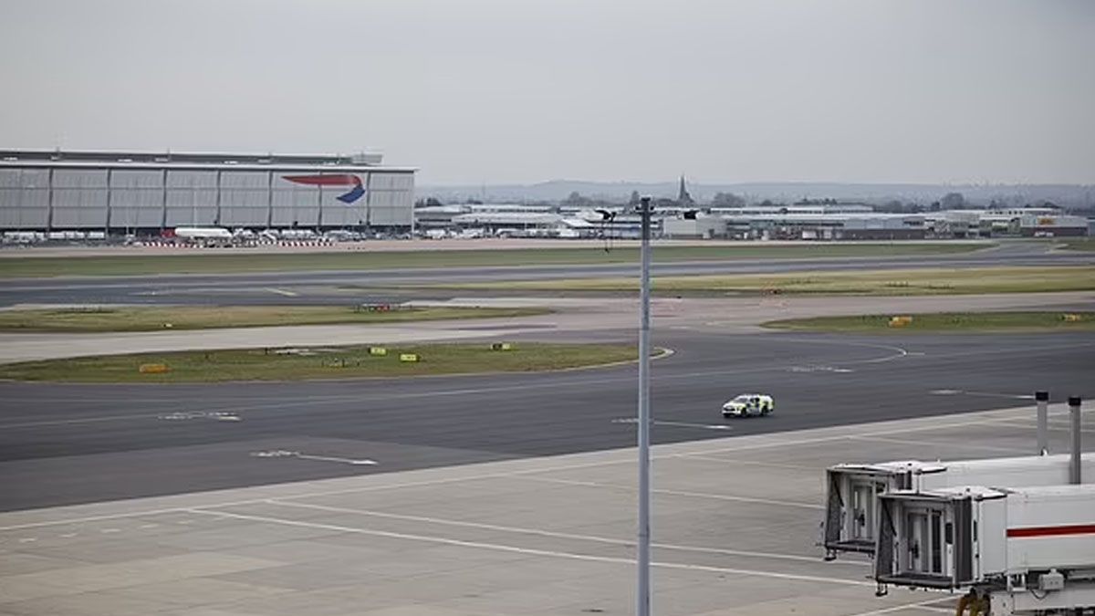 Heathrow se quedó sin energía y permanecerá cerrado por un día. (Foto: Gentileza Daily Mail) Heathrow se quedó sin energía y permanecerá cerrado por un día. (Foto: Gentileza Daily Mail)