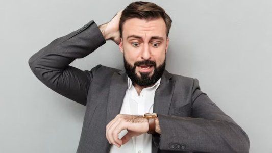 El sueño con llegar tarde: te contamos el significado oculto detrás del reloj que no perdona