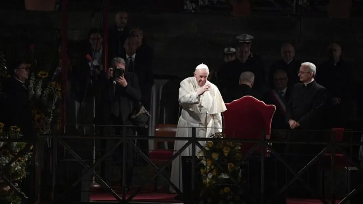 El Papa Francesco en el Coliseo romano este Viernes Santo.(Foto: gentileza Popular)