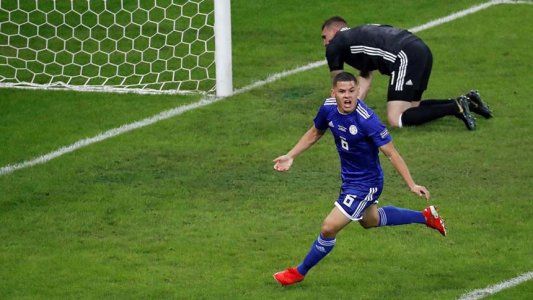 Una corrida memorable de Almirón terminó con el gol de Paraguay