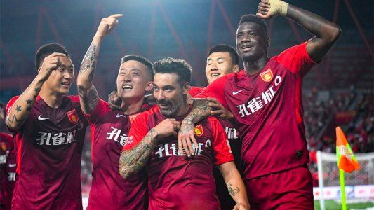 Lavezzi volvió a jugar tras 7 meses luego de la lesión en la rodilla y anotó un golazo de chilena en China