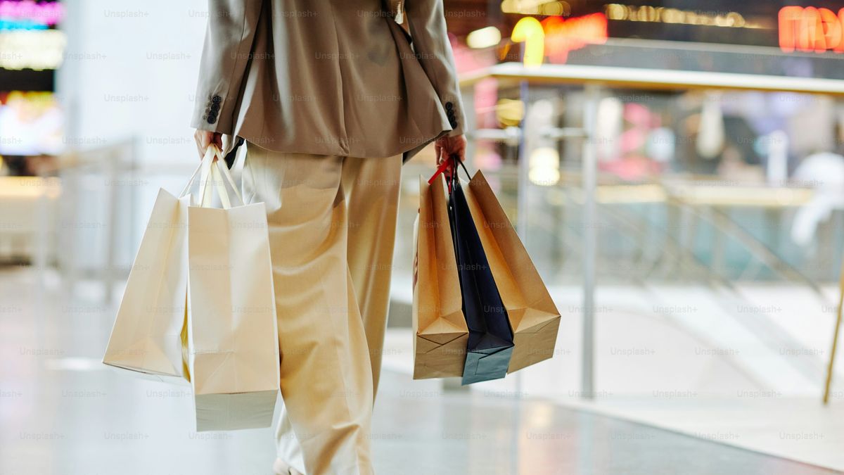 Crecen las ventas en shoppings y caen en supermercados.
