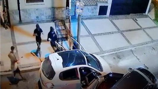 San Justo: un nene quedó en medio del robo a un remise en plena calle