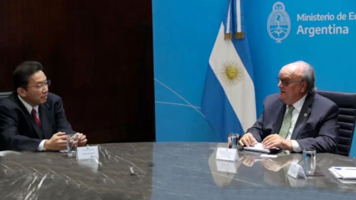 El secretario de Industria y Desarrollo Productivo, Jos&eacute; Ignacio de Mendiguren recibi&oacute; al presidente de Honda Motor Argentina, Takashi Fujisaki. (Foto: Ministerio de Econom&iacute;a)