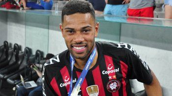 Alivio para Boca: Athletico Paranaense vendió a Renan Lodi, una de sus figuras, al Atlético Madrid
