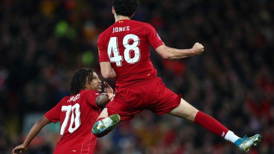 El Liverpool gana siempre: con suplentes eliminó al Everton de la FA Cup