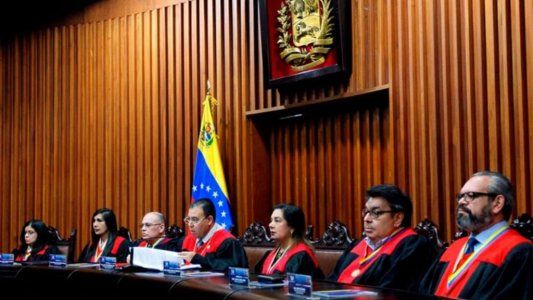 El Supremo Tribunal de Venezuela se alinea a Maduro y pide a la Fiscalía que tome medidas contra la Asamblea Nacional