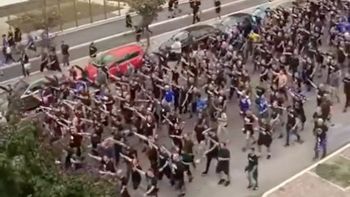 Video: el repudiable gesto de hinchas de un equipo croata en la previa de un partido de Champions