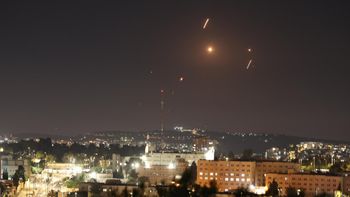 Irán respondió al ataque de Israel con más de 300 misiles balísticos: hubo explosiones en Jerusalén y Tel Aviv. (Foto: EFE) Irán respondió al ataque de Israel con más de 300 misiles balísticos: hubo explosiones en Jerusalén y Tel Aviv. (Foto: EFE)