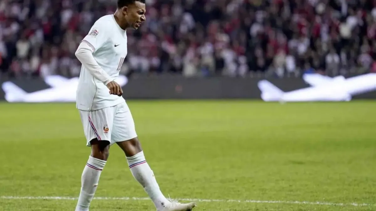 Kylian Mbappé sufrió una hiperextensión de la cápsula posterior de la rodilla izquierda