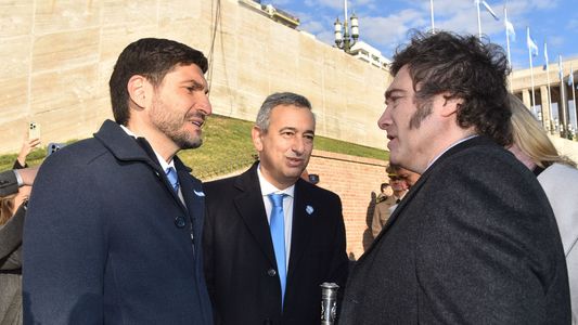 El reclamo público de Pullaro a Milei en Rosario en el acto por el Día de la Bandera