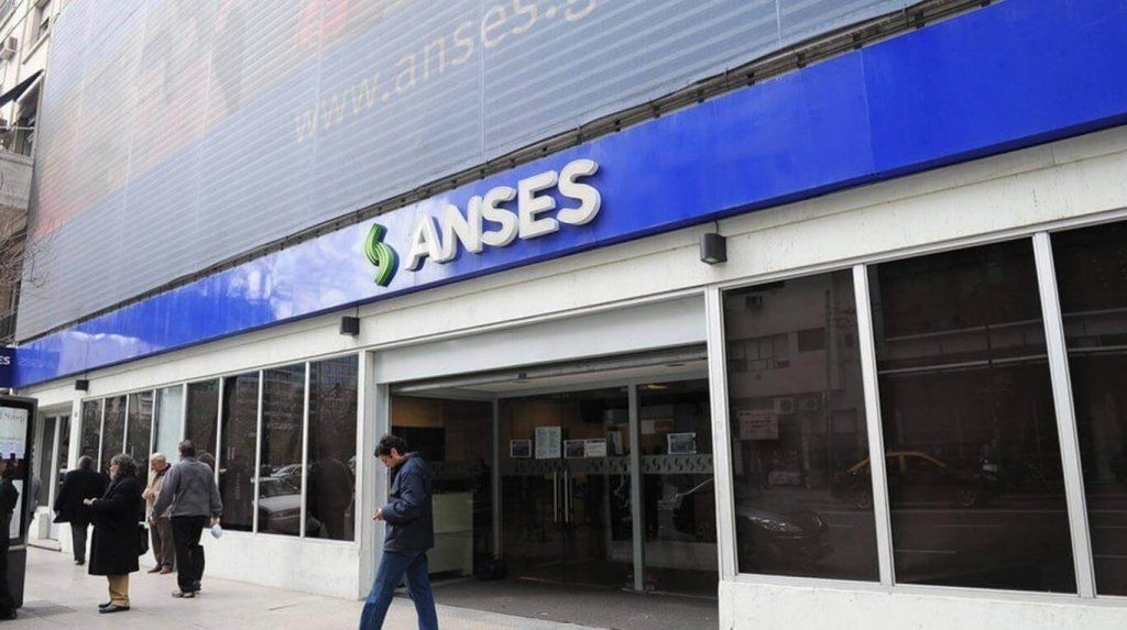 Ingreso Familiar de Emergencia: Cuándo cobro el bono de 10000 pesos con el nuevo cronograma de ANSES