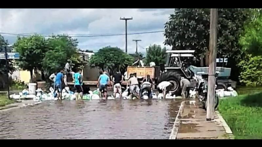 En medio de las inundaciones, denuncian que un intendente de Chaco se hizo una muralla alrededor de su casa