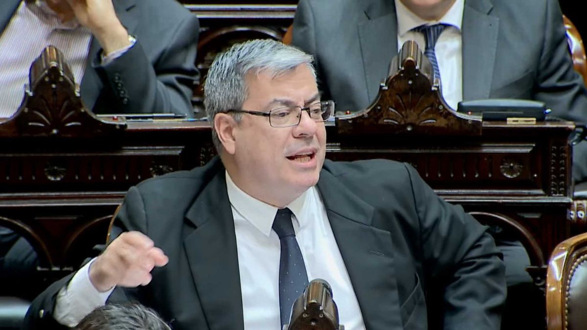 Germ&aacute;n Mart&iacute;nez recrimin&oacute; la ausencia en la sesi&oacute;n del bloque oficialista y de sus aliados. (Foto: captura de pantalla).