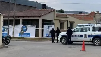 ¿Accidente fatal o femicidio?: Dio marcha atrás con la camioneta y mató a su esposa