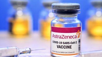 AstraZeneca alertó un efecto secundario poco común de su vacuna contra el COVID