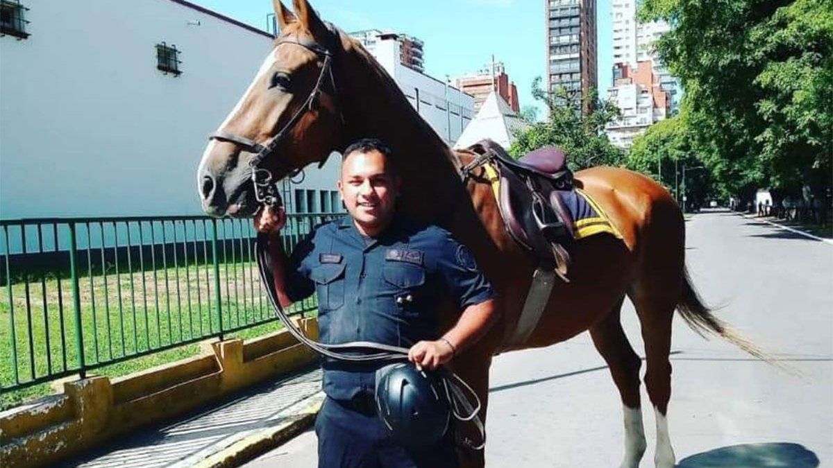 El Presidente expresó sus condolencias a familiares del agente asesinado en Palermo y decretó duelo nacional