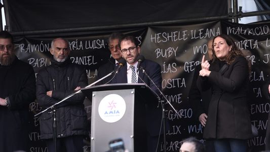 El fuerte reclamo del presidente de la AMIA: ¿Cuántas décadas más tienen que pasar?, ¡hagan su trabajo!